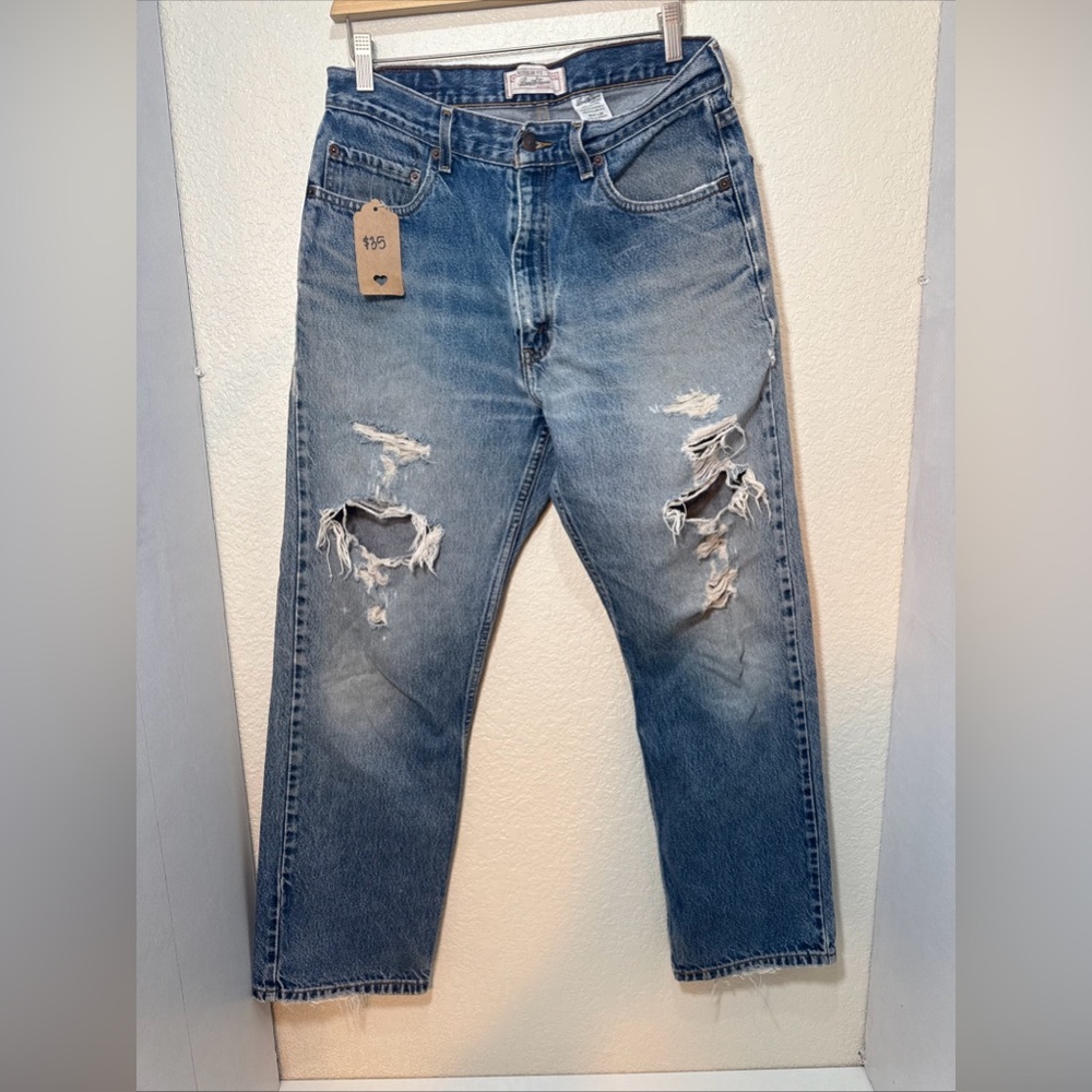 Levis Strauss signature Mens size 34 X 30 blue jeans distressed regular fit